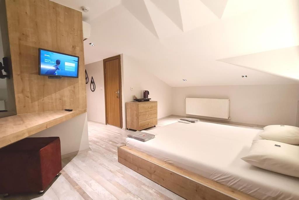 Social House Mil Hotel Истанбул Екстериор снимка