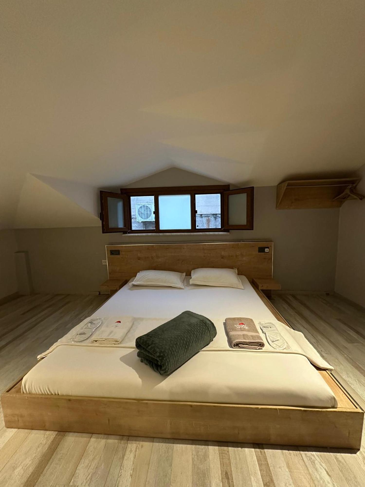 Social House Mil Hotel Истанбул Екстериор снимка